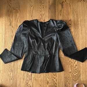 Cute shimmer black top